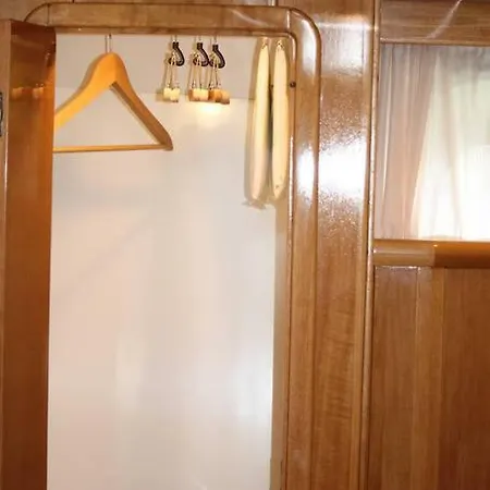 5 Terre Luxury Yacht Boat&breakfast&charter Πλωτό κατάλυμα Λα Σπέτσια
