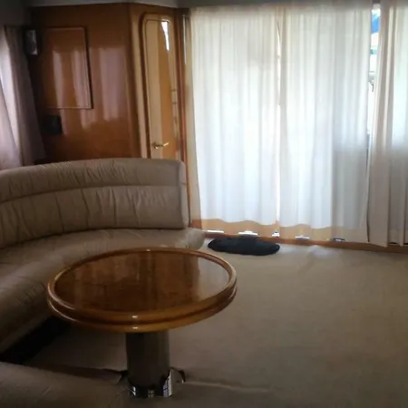 5 Terre Luxury Yacht Boat&breakfast&charter * Λα Σπέτσια