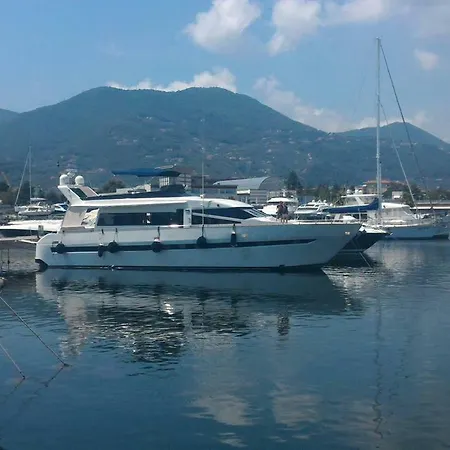 Πλωτό κατάλυμα 5 Terre Luxury Yacht Boat&breakfast&charter Λα Σπέτσια