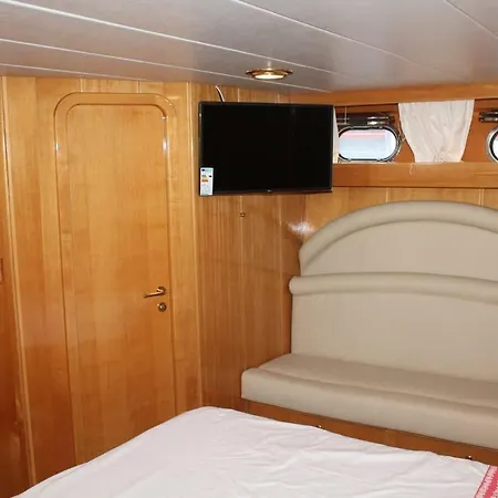 5 Terre Luxury Yacht Boat&breakfast&charter Λα Σπέτσια