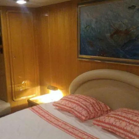 5 Terre Luxury Yacht Boat&breakfast&charter Πλωτό κατάλυμα Λα Σπέτσια