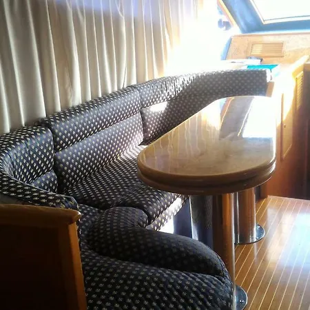 5 Terre Luxury Yacht Boat&breakfast&charter Πλωτό κατάλυμα *