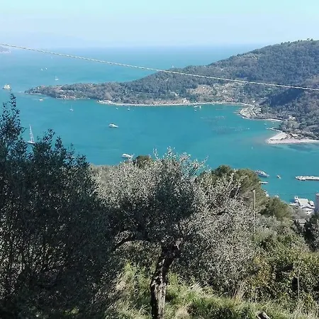 5 Terre Luxury Yacht Boat&breakfast&charter Πλωτό κατάλυμα *