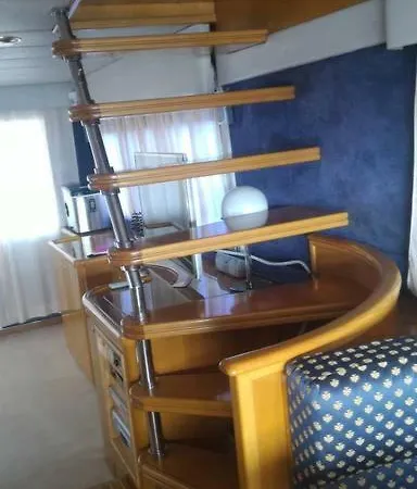 5 Terre Luxury Yacht Boat&breakfast&charter Πλωτό κατάλυμα Λα Σπέτσια