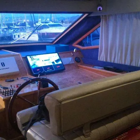 5 Terre Luxury Yacht Boat&breakfast&charter Λα Σπέτσια
