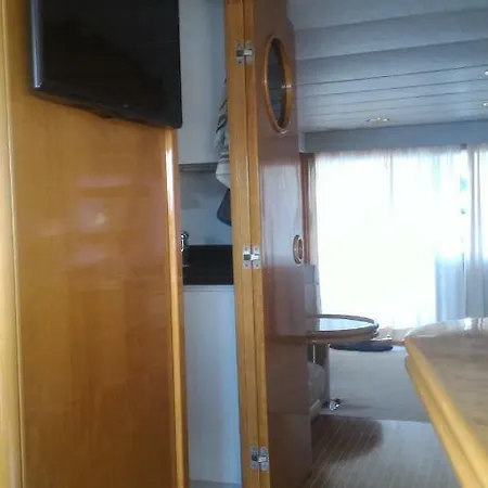 5 Terre Luxury Yacht Boat&breakfast&charter Λα Σπέτσια