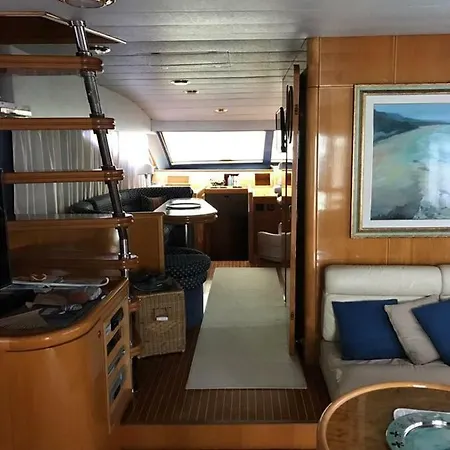 5 Terre Luxury Yacht Boat&breakfast&charter Πλωτό κατάλυμα *