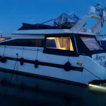 5 Terre Luxury Yacht Boat&breakfast&charter * Λα Σπέτσια
