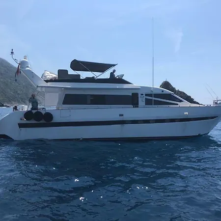 Πλωτό κατάλυμα 5 Terre Luxury Yacht Boat&breakfast&charter