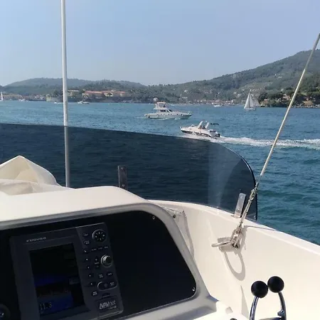 5 Terre Luxury Yacht Boat&breakfast&charter Πλωτό κατάλυμα