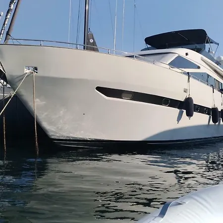 5 Terre Luxury Yacht Boat&breakfast&charter Λα Σπέτσια
