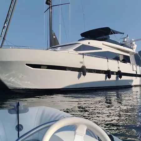 5 Terre Luxury Yacht Boat&breakfast&charter Πλωτό κατάλυμα Λα Σπέτσια