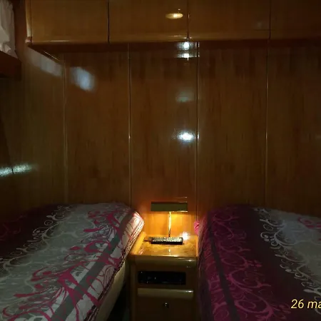5 Terre Luxury Yacht Boat&breakfast&charter * Λα Σπέτσια