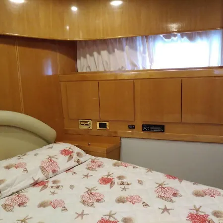 5 Terre Luxury Yacht Boat&breakfast&charter Λα Σπέτσια