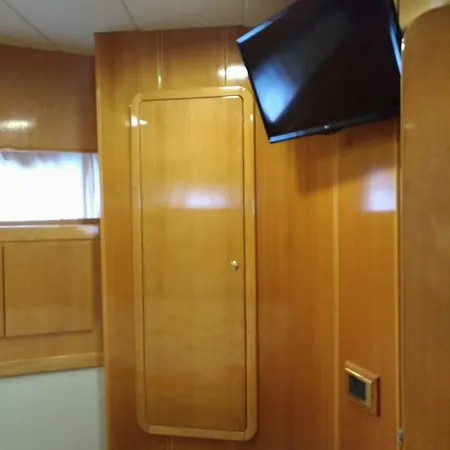 5 Terre Luxury Yacht Boat&breakfast&charter Λα Σπέτσια