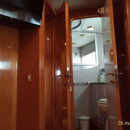 5 Terre Luxury Yacht Boat&breakfast&charter * Λα Σπέτσια
