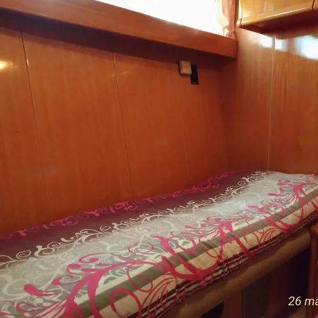 5 Terre Luxury Yacht Boat&breakfast&charter Πλωτό κατάλυμα Λα Σπέτσια