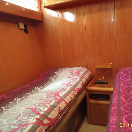 5 Terre Luxury Yacht Boat&breakfast&charter * Λα Σπέτσια