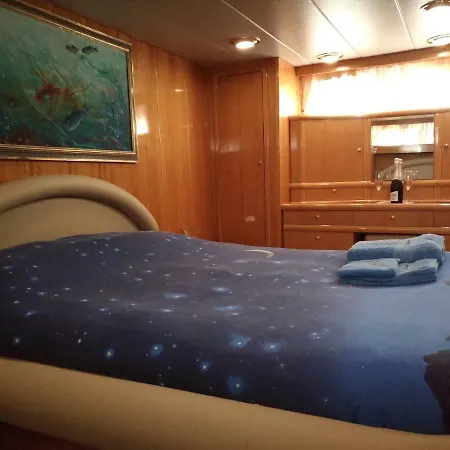 5 Terre Luxury Yacht Boat&breakfast&charter Λα Σπέτσια