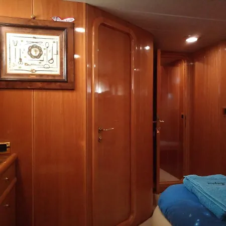 5 Terre Luxury Yacht Boat&breakfast&charter Λα Σπέτσια