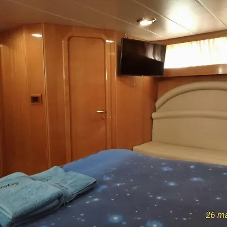 5 Terre Luxury Yacht Boat&breakfast&charter Λα Σπέτσια