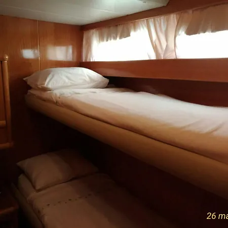 5 Terre Luxury Yacht Boat&breakfast&charter * Λα Σπέτσια